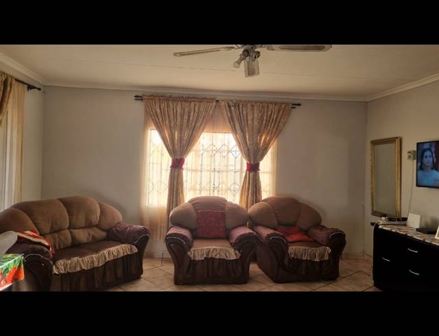 3 BEDROOM HOUSE FOR SALE IN FERNWOOD